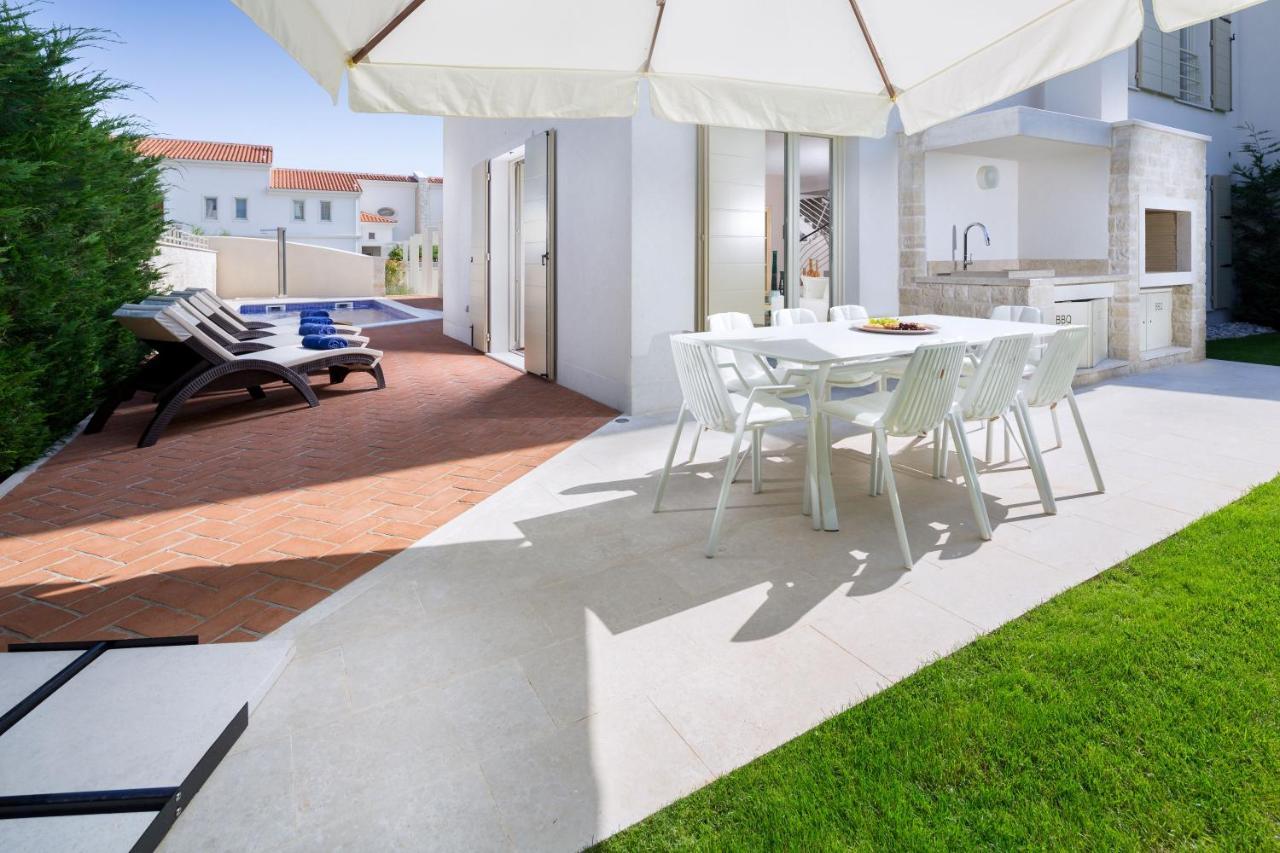 Villa Sylvia By Hmz Villas Tar-Vabriga Екстериор снимка